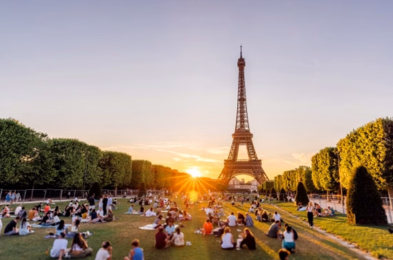 Déclin du tourisme en France en 2026 : Analyse des causes et conséquences